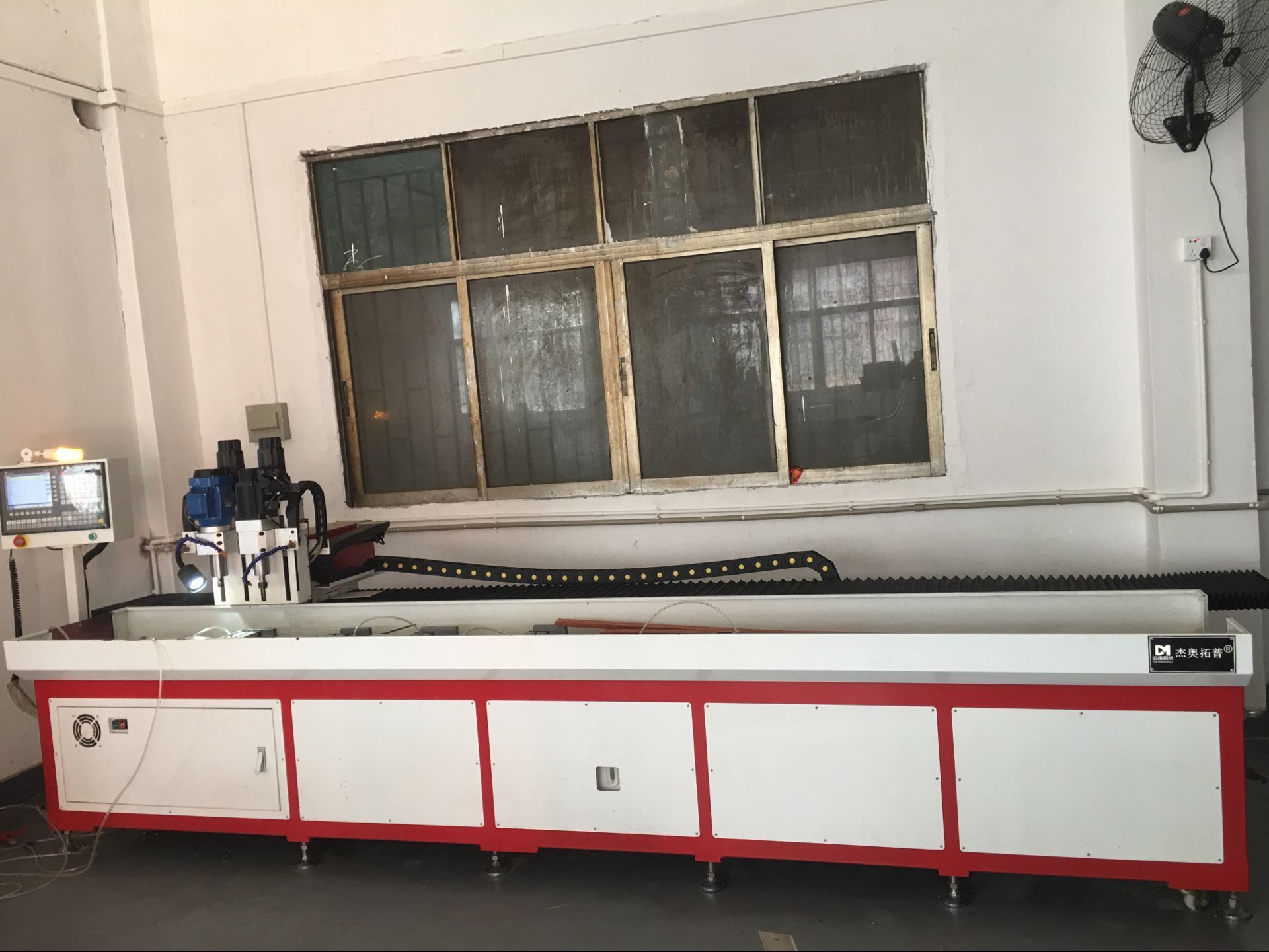 拼搏平台【中国】有限公司自动钻床